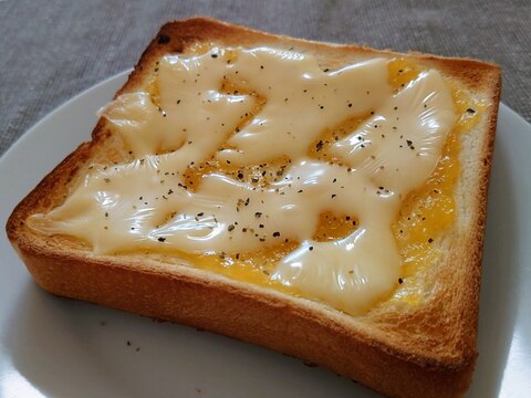 マーマレードとチーズのトースト